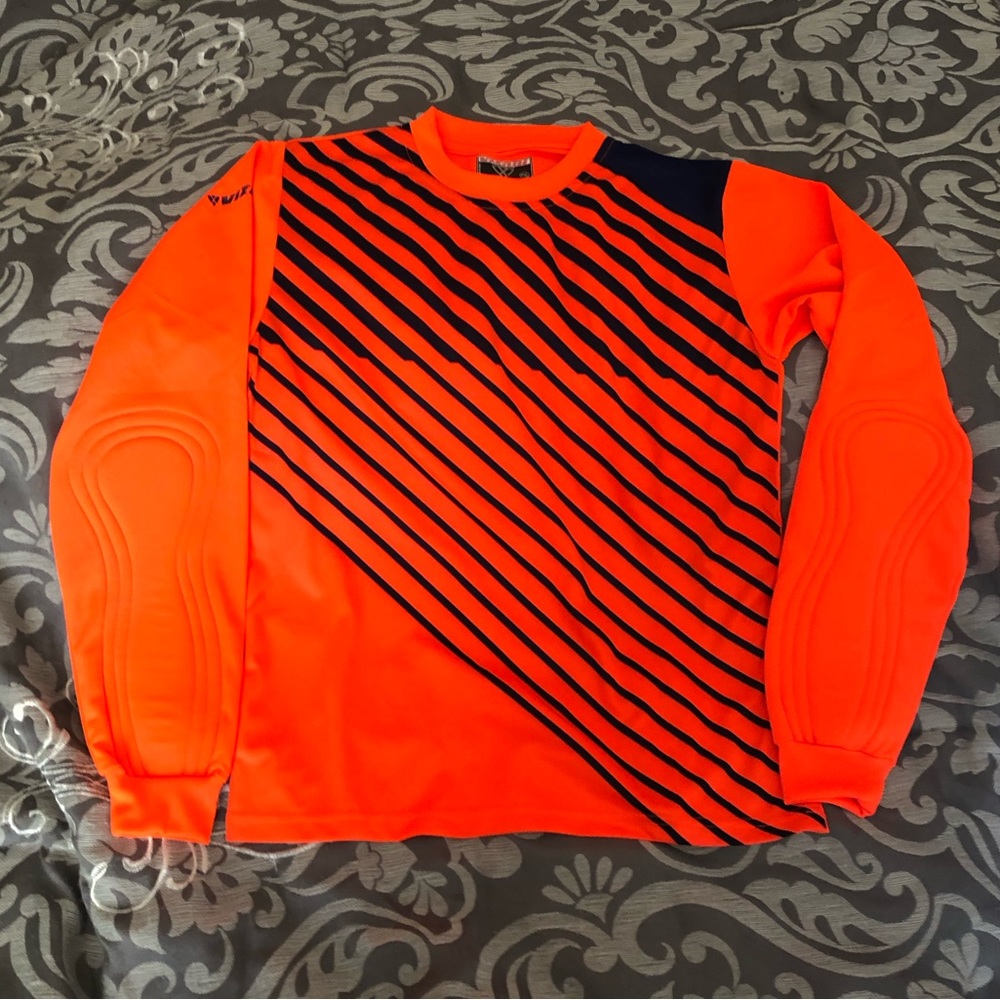 VIZARI Youth XL goalkeeper shirt with elbow padding. Like new!